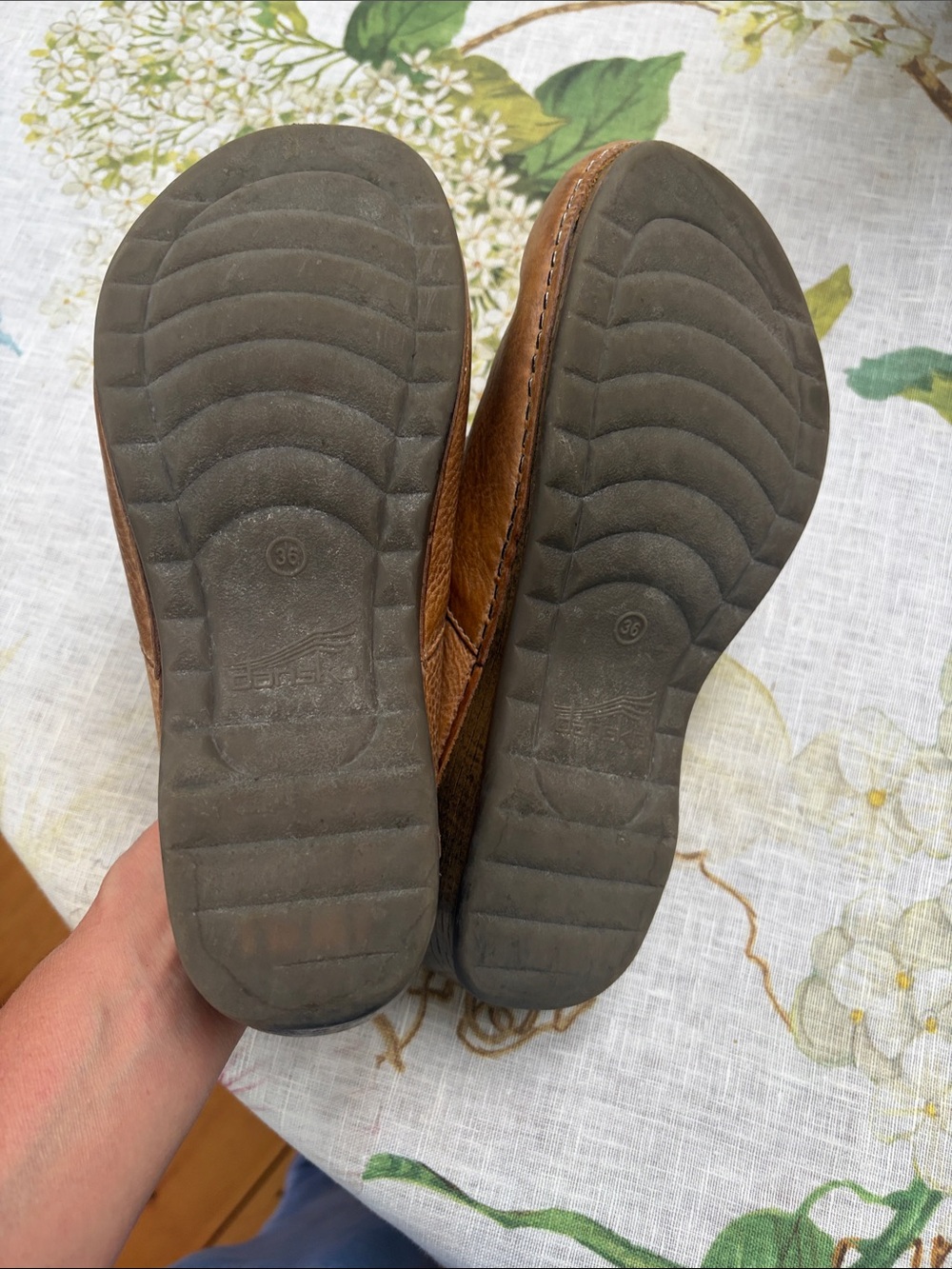 Dansko Mary Jane clog
Size 36
Honey color.
Very good condition - Picture 4 of 7
